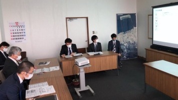 プロジェクトチーム提言時の写真2