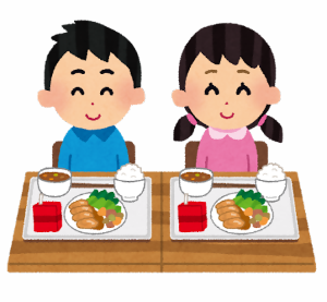 給食を食べる生徒