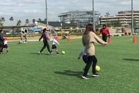 サッカーで遊ぼう