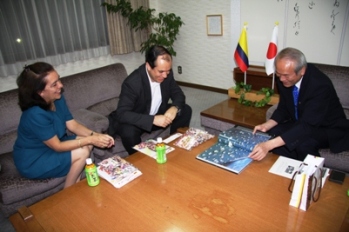 (写真)市長と領事官の挨拶