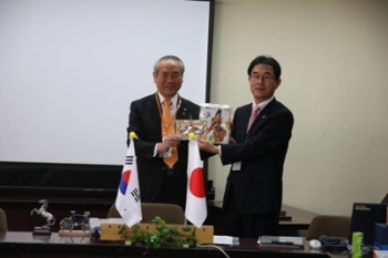 (写真)挨拶
