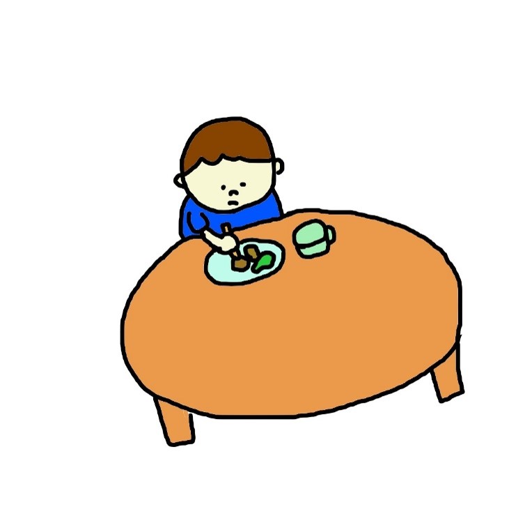 子供が一人ポツンと食べている
