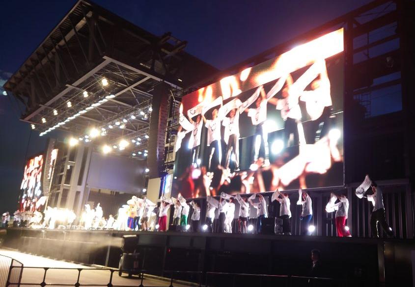 ET-KINGステージ上市民パフォーマー