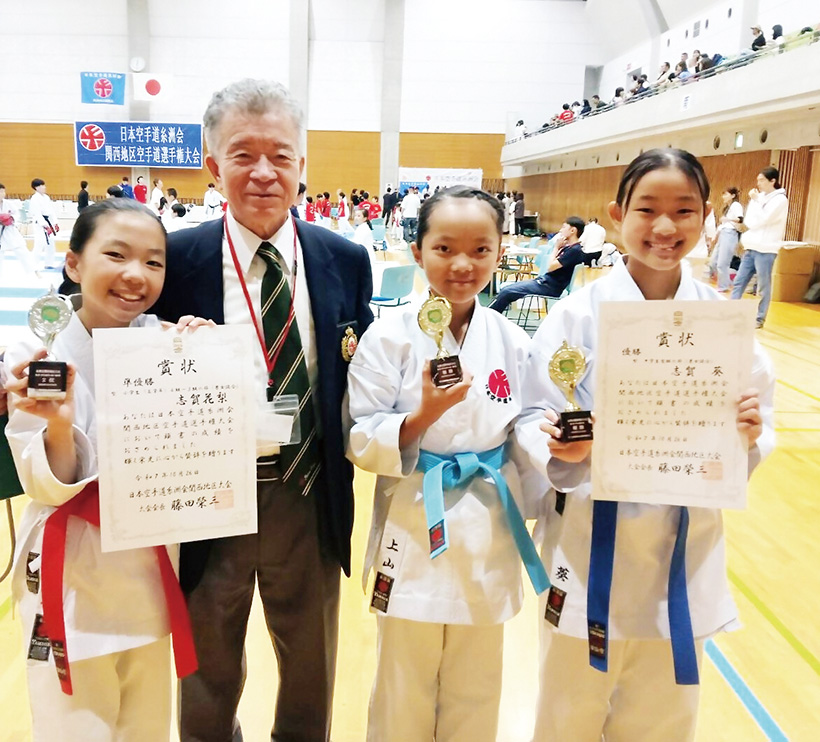 師範と大会終わりに笑顔で