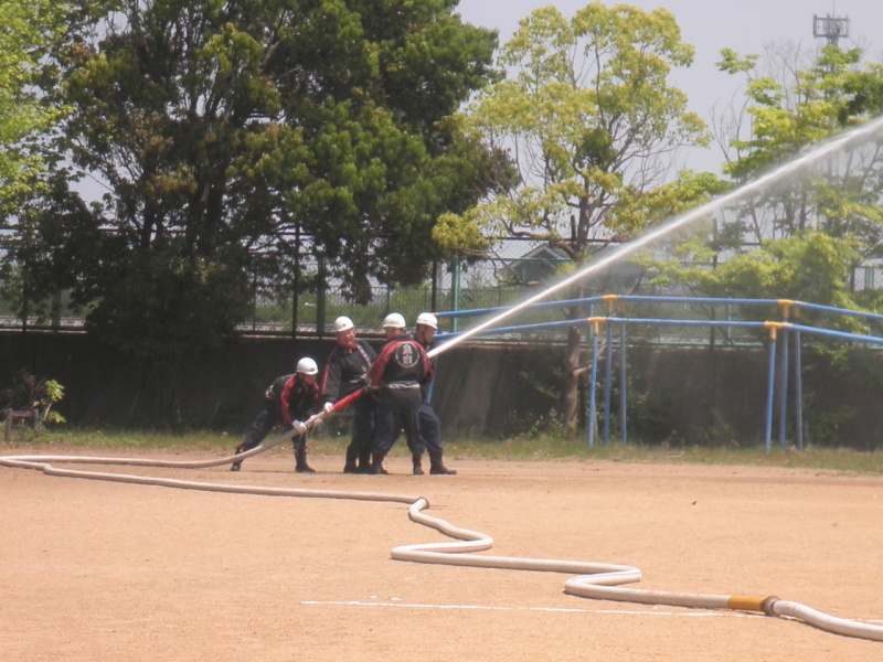 (写真)消防団による放水訓練