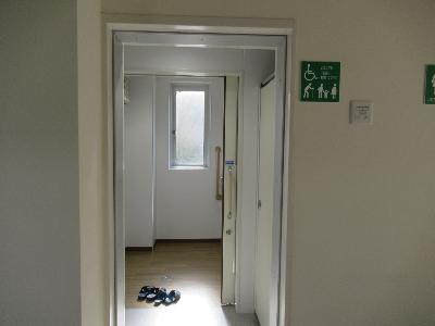 改修後のバリヤフリートイレ入り口