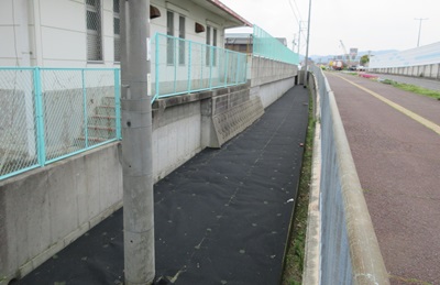 小学校防草シート施工