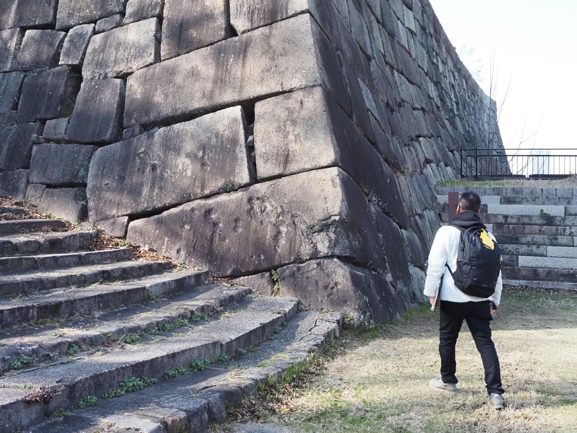 第5回まいぶんまちあるき講座5（石垣機銃掃射痕）