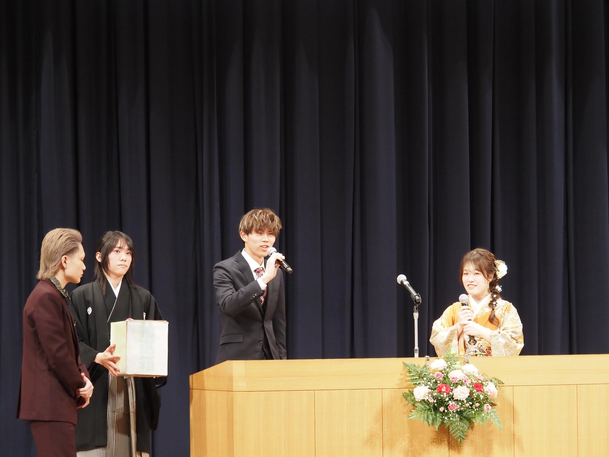 第二部アトラクション抽選会の様子