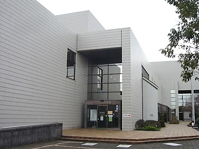 泉南市立図書館の画像