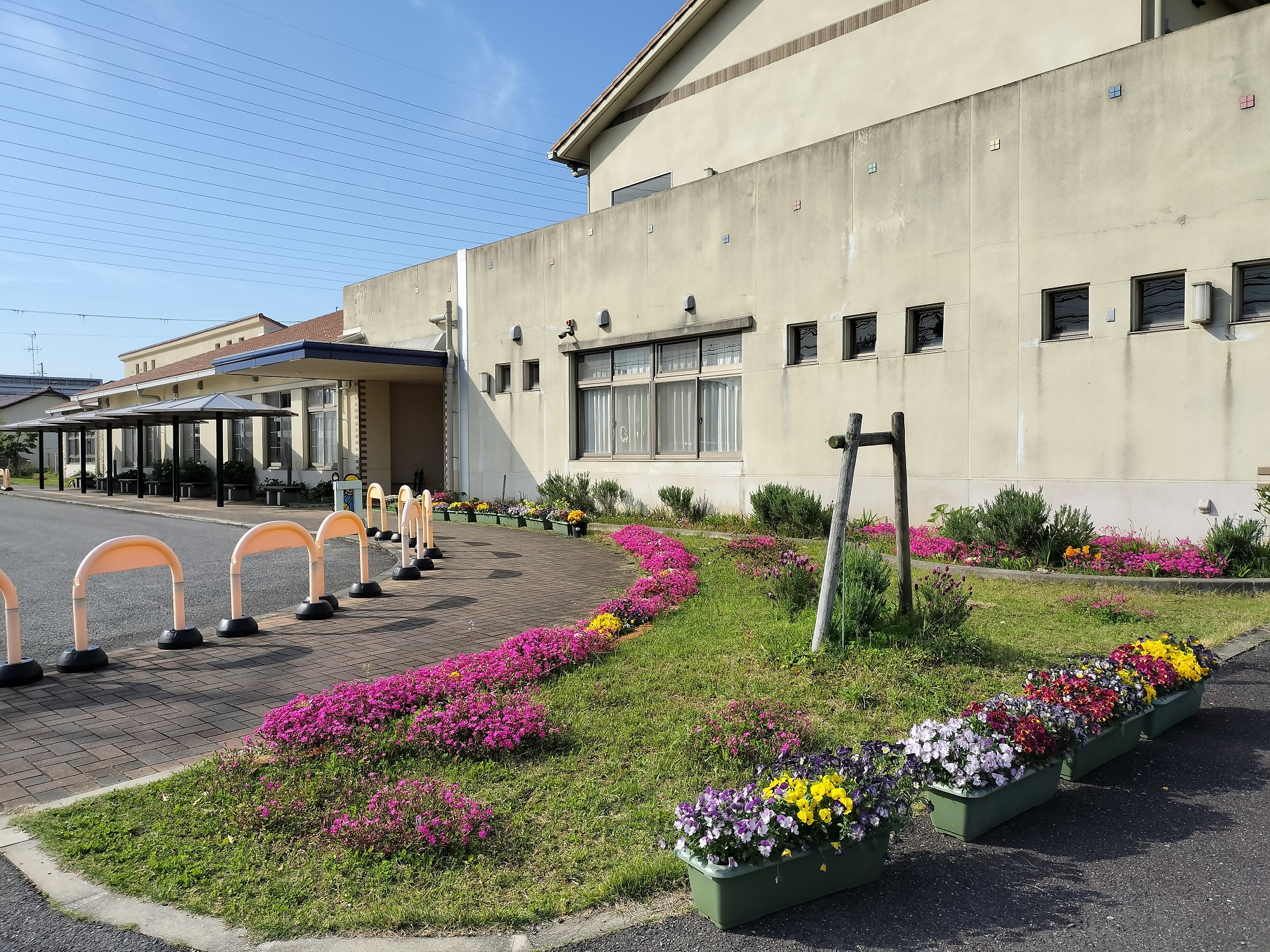 くすのき幼稚園玄関
