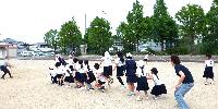 遊び広場たるい大縄跳びをしているところ