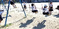 遊び広場おのしんブランコでの遊び