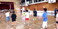 遊び広場しんげドッジボールをしている様子
