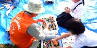 遊び広場しんげ東ラキューで遊んでいる様子