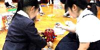 遊び広場ひがしおもちゃで遊んでいる様子