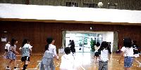 遊び広場すがわバレーボールをしている様子