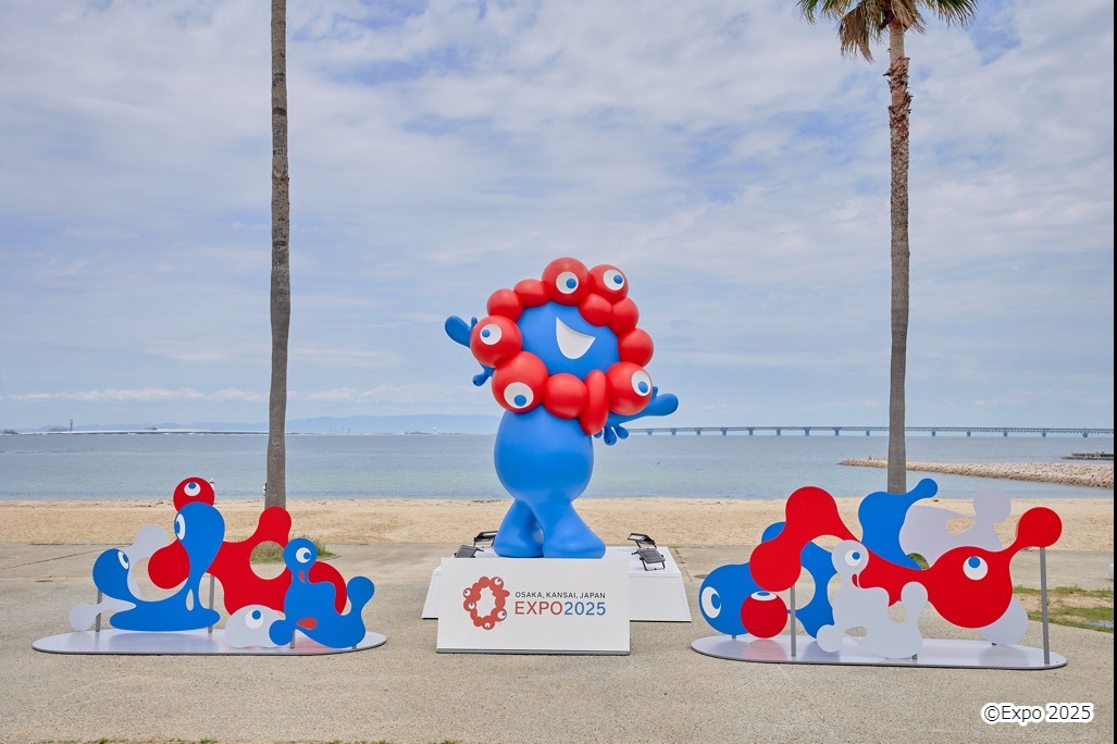 ミャクミャクモニュメント「ワクワク」in SENNAN LONG PARK