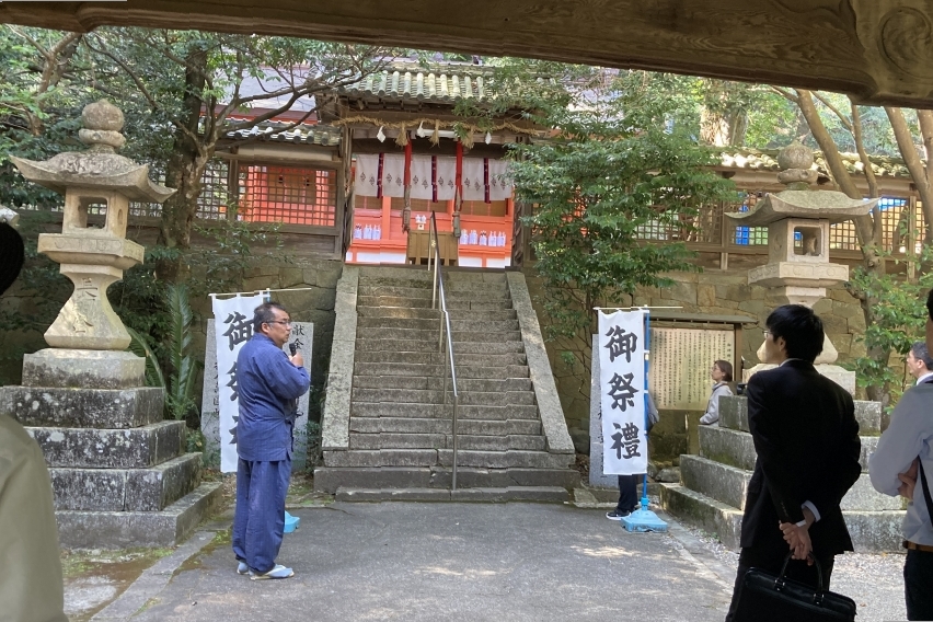 信達神社にて