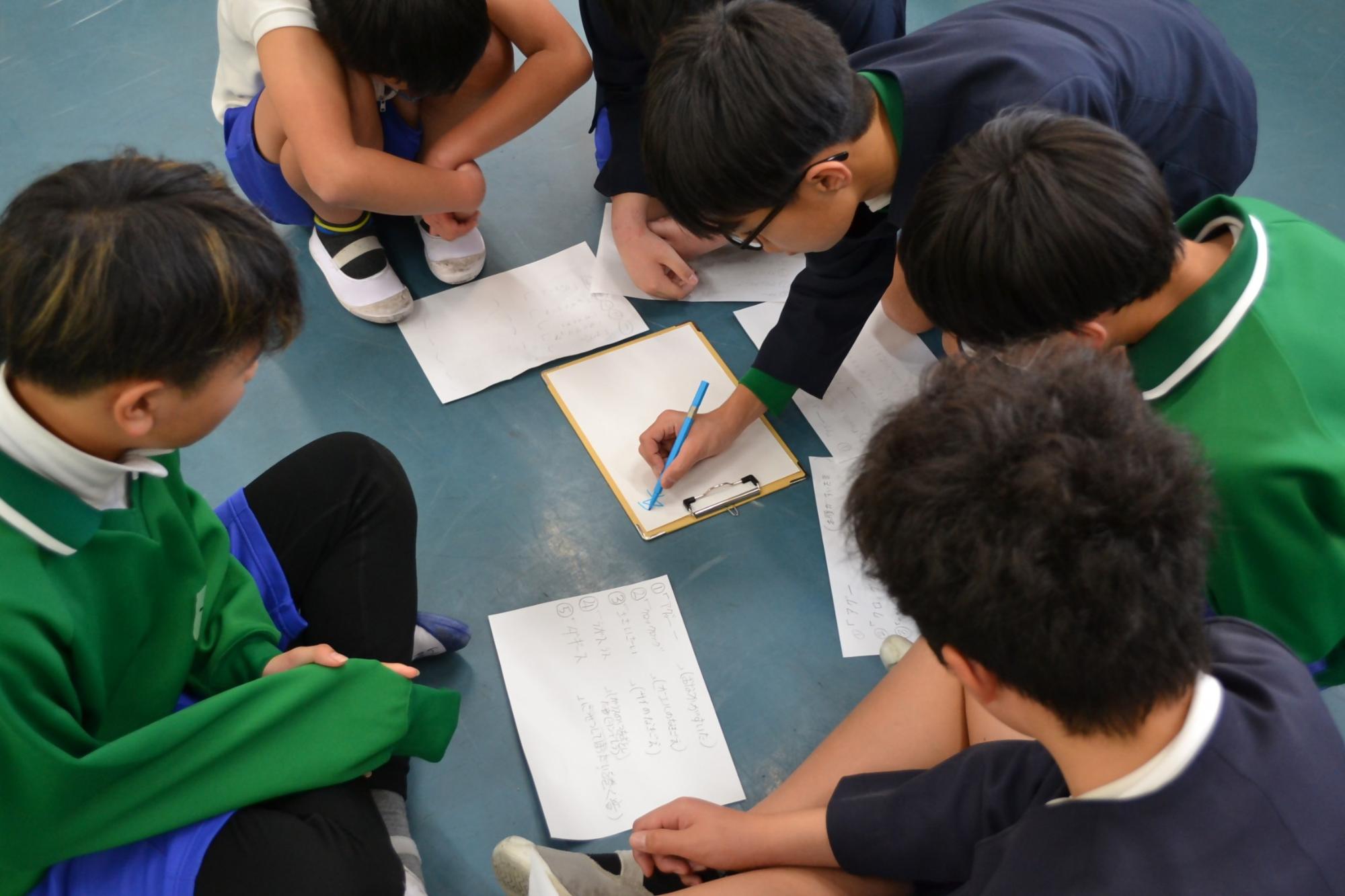 芸術を通じた交流の様子