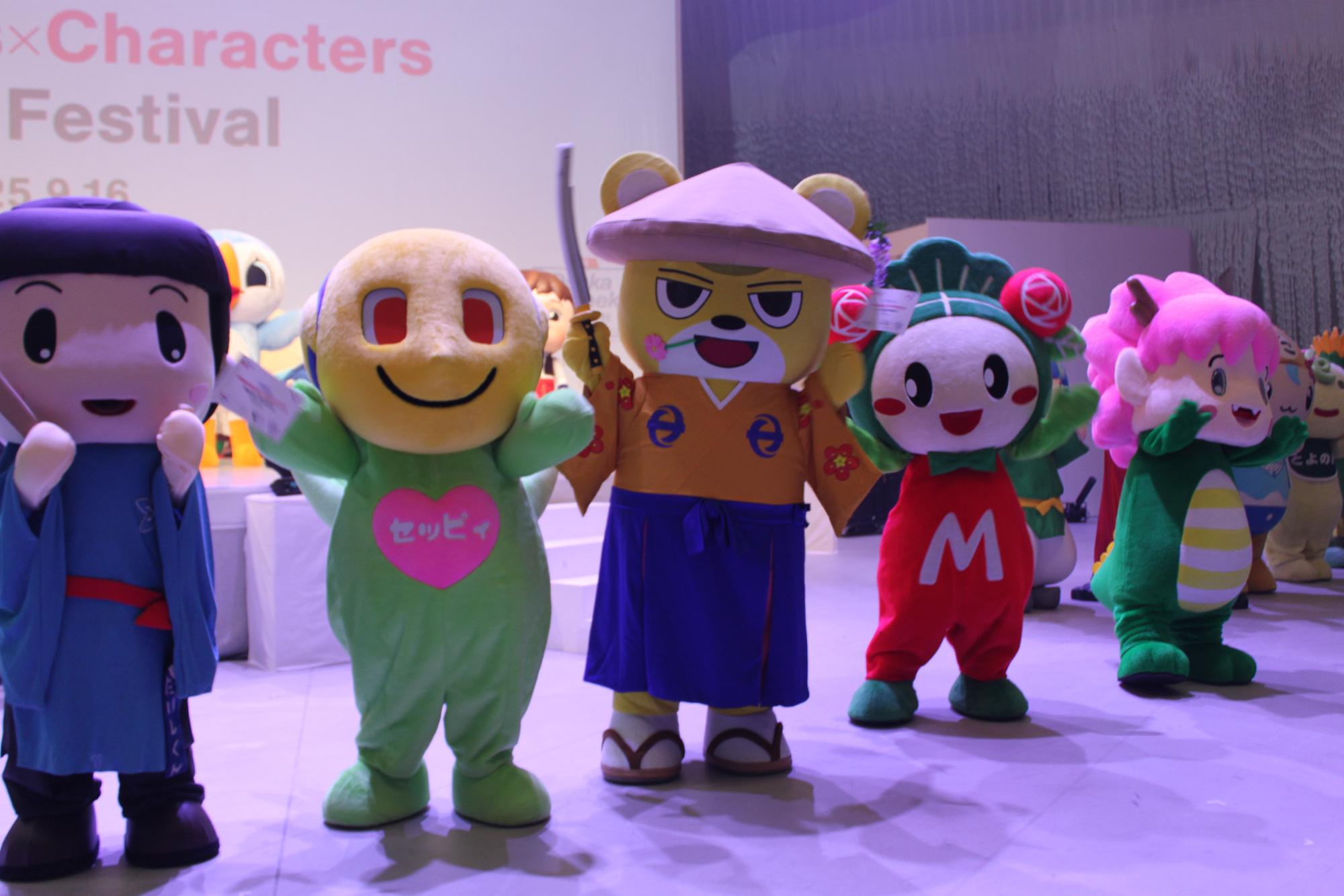 会場に泉南熊寺郎が入る