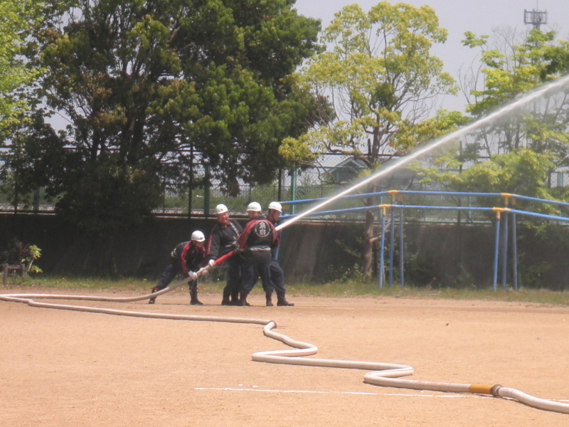 （写真）消防団による放水訓練